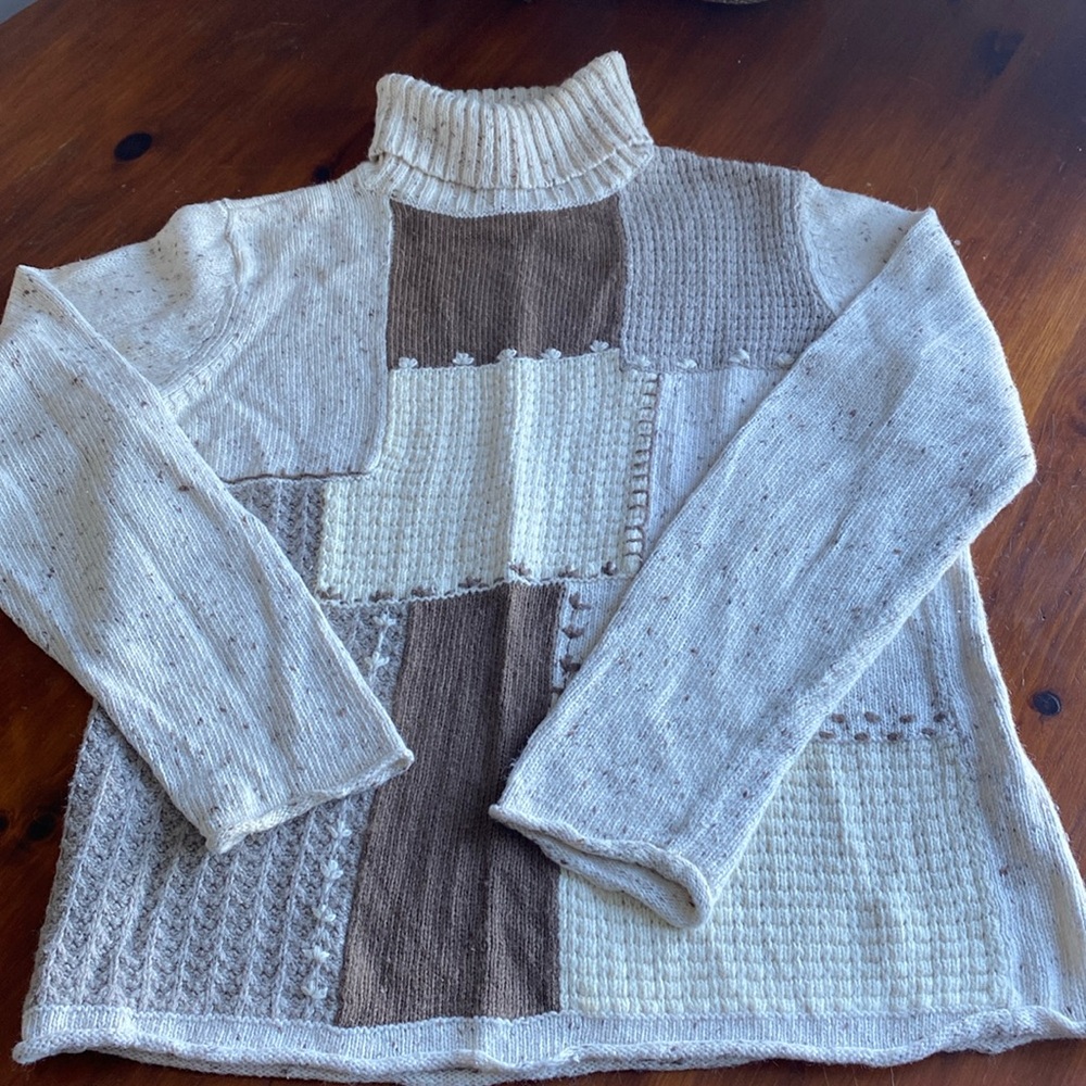 Liz Claiborne Crazy horse size M women’s turtleneck sweater.